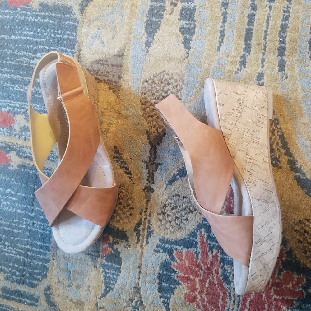 New! CL by Laundry Dreamful Wedge Sandal